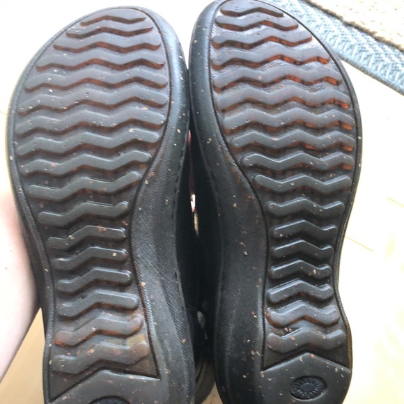 UGG Caspia Boots - Picture 5 of 7